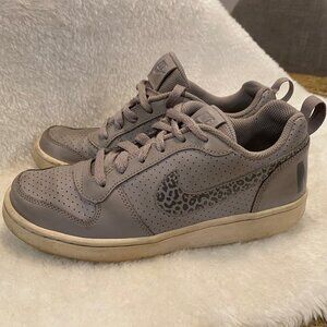 Nike Youth Size 5Y Grey with Leopard pattern swish